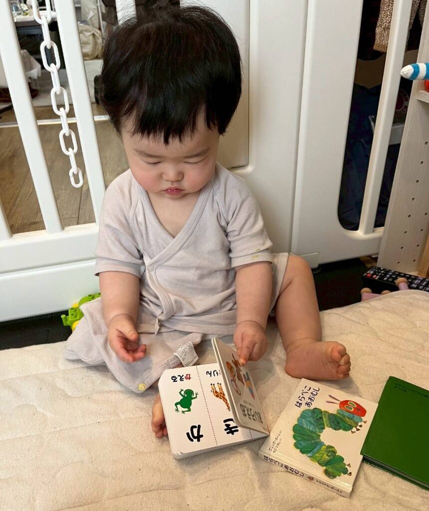 絵本に夢中